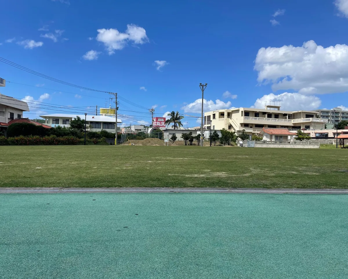 宮平ウガンヌ前公園の足元