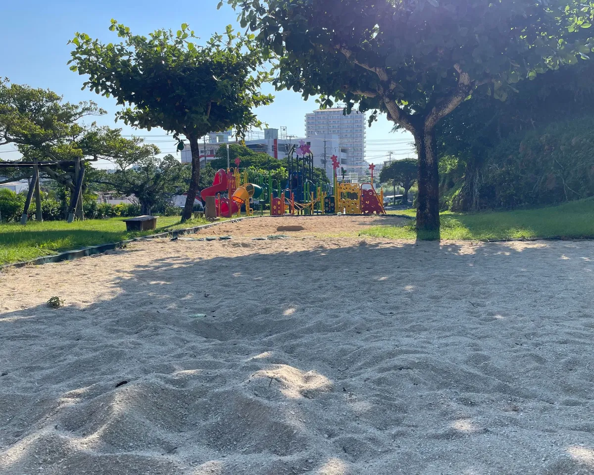 伊祖公園の遊ぶところ（1枚目）