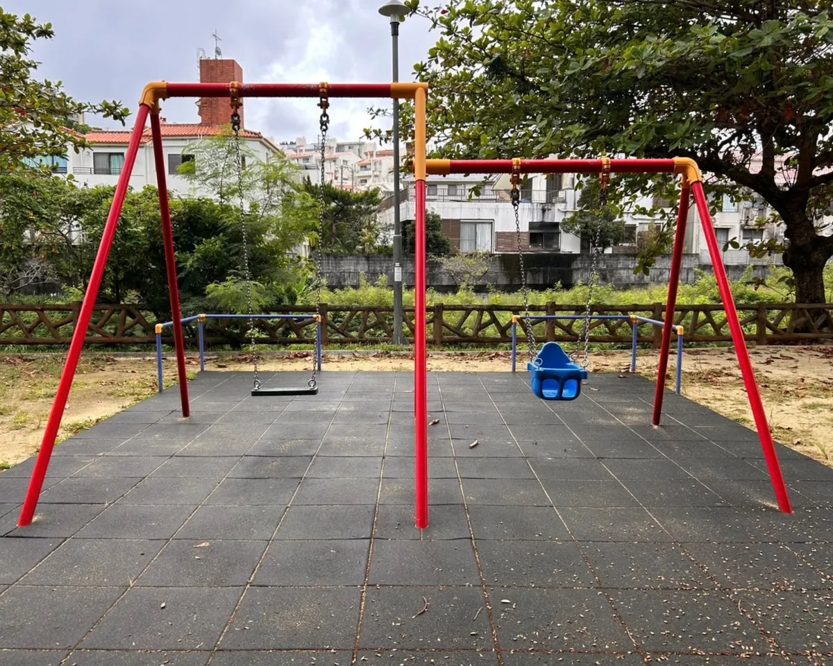 末吉公園の遊ぶところ（2枚目）