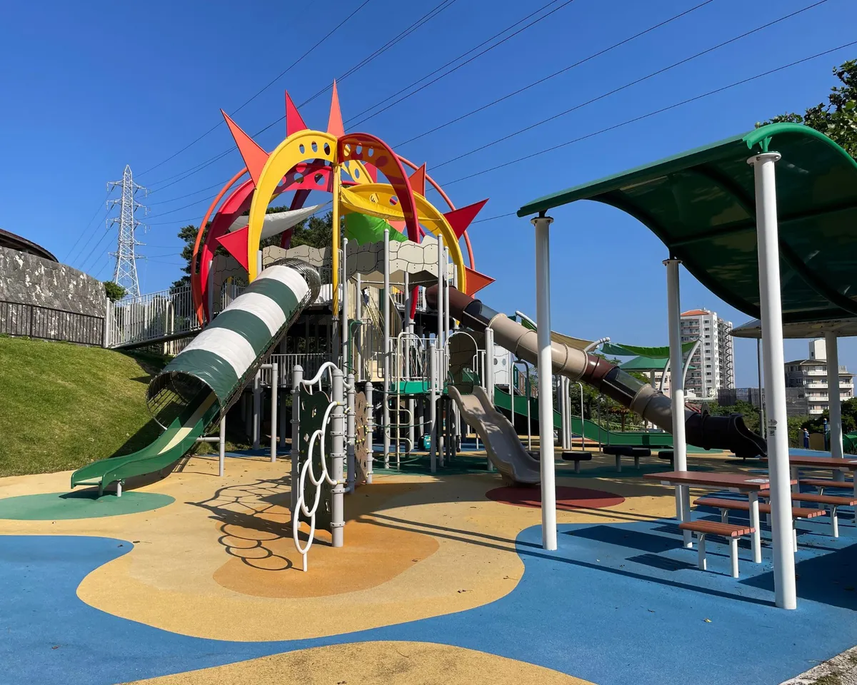 浦添大公園（ふれあい広場ゾーン）の遊ぶところ（1枚目）
