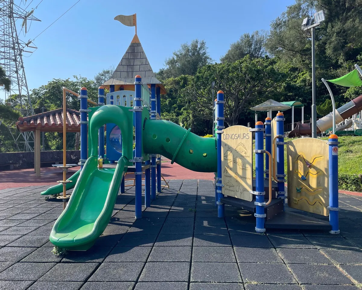 浦添大公園（ふれあい広場ゾーン）の遊ぶところ（2枚目）