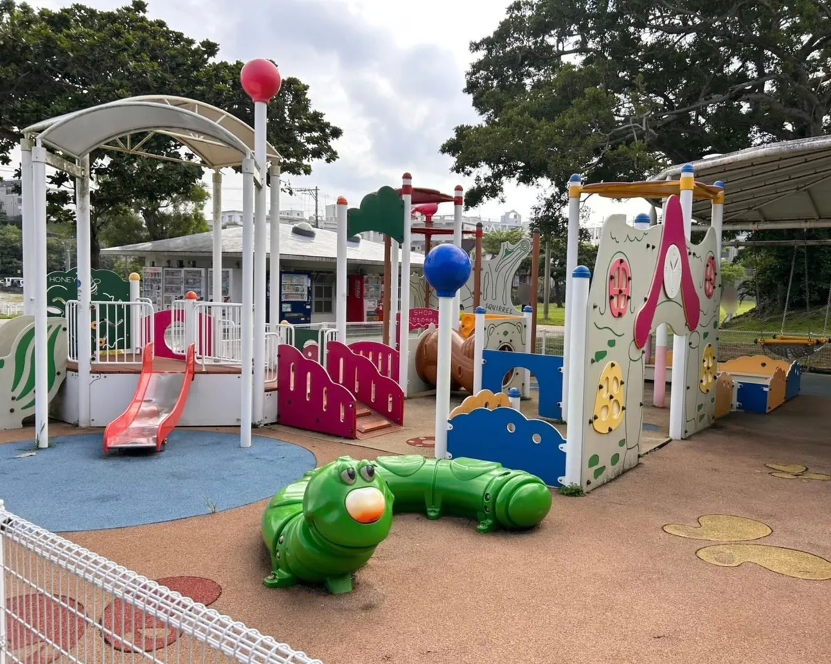 浦添大公園（憩いの広場ゾーン）の遊ぶところ（1枚目）