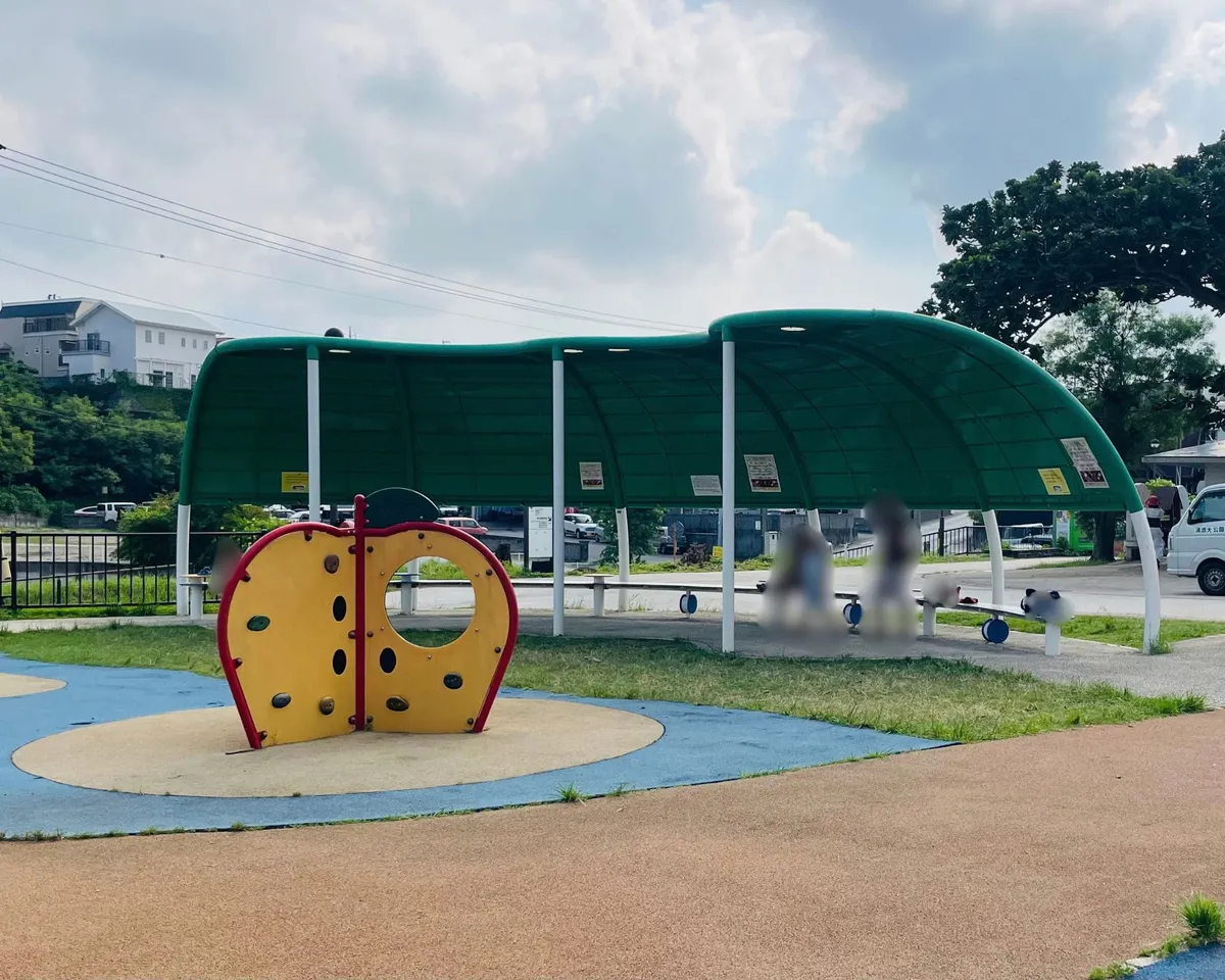 浦添大公園（憩いの広場ゾーン）の日陰・休憩